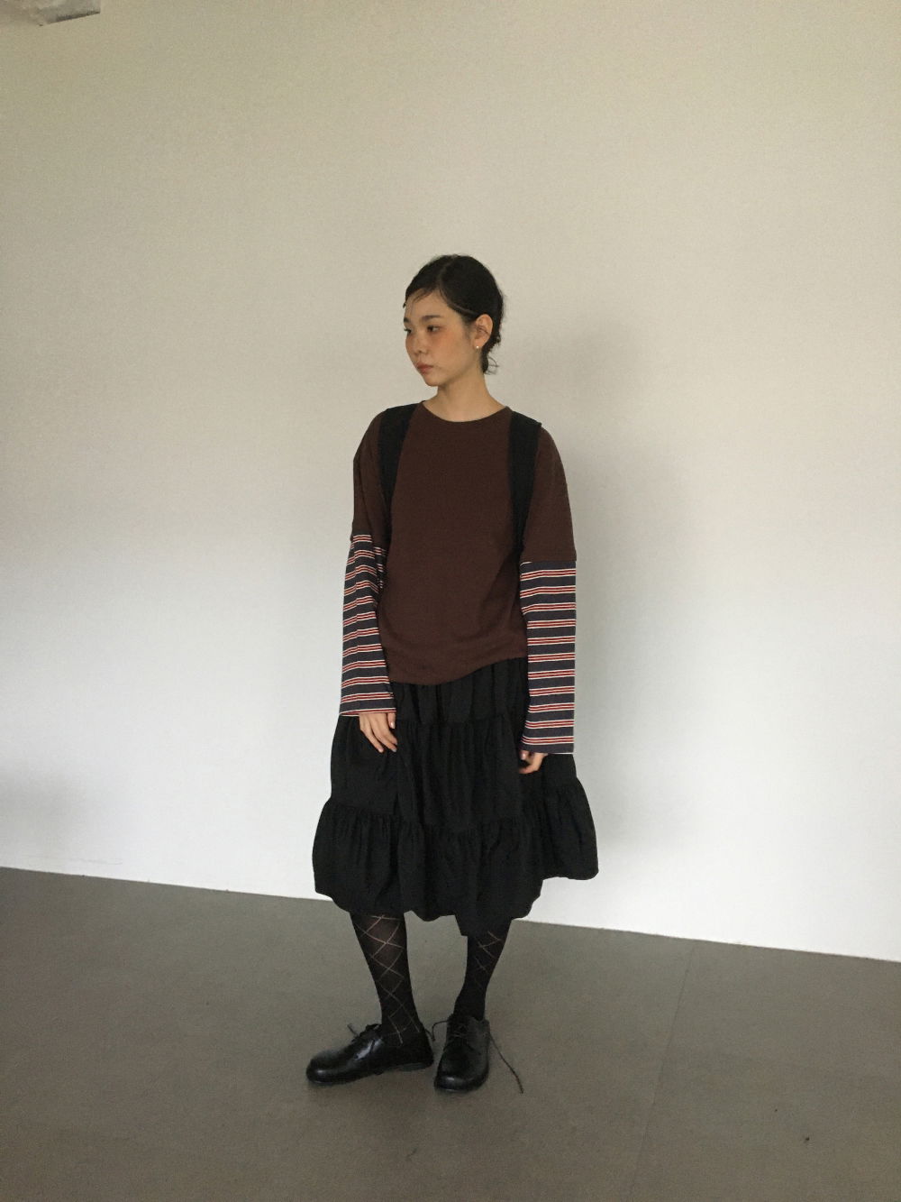 긴팔 티셔츠 모델 착용 이미지-S1L11