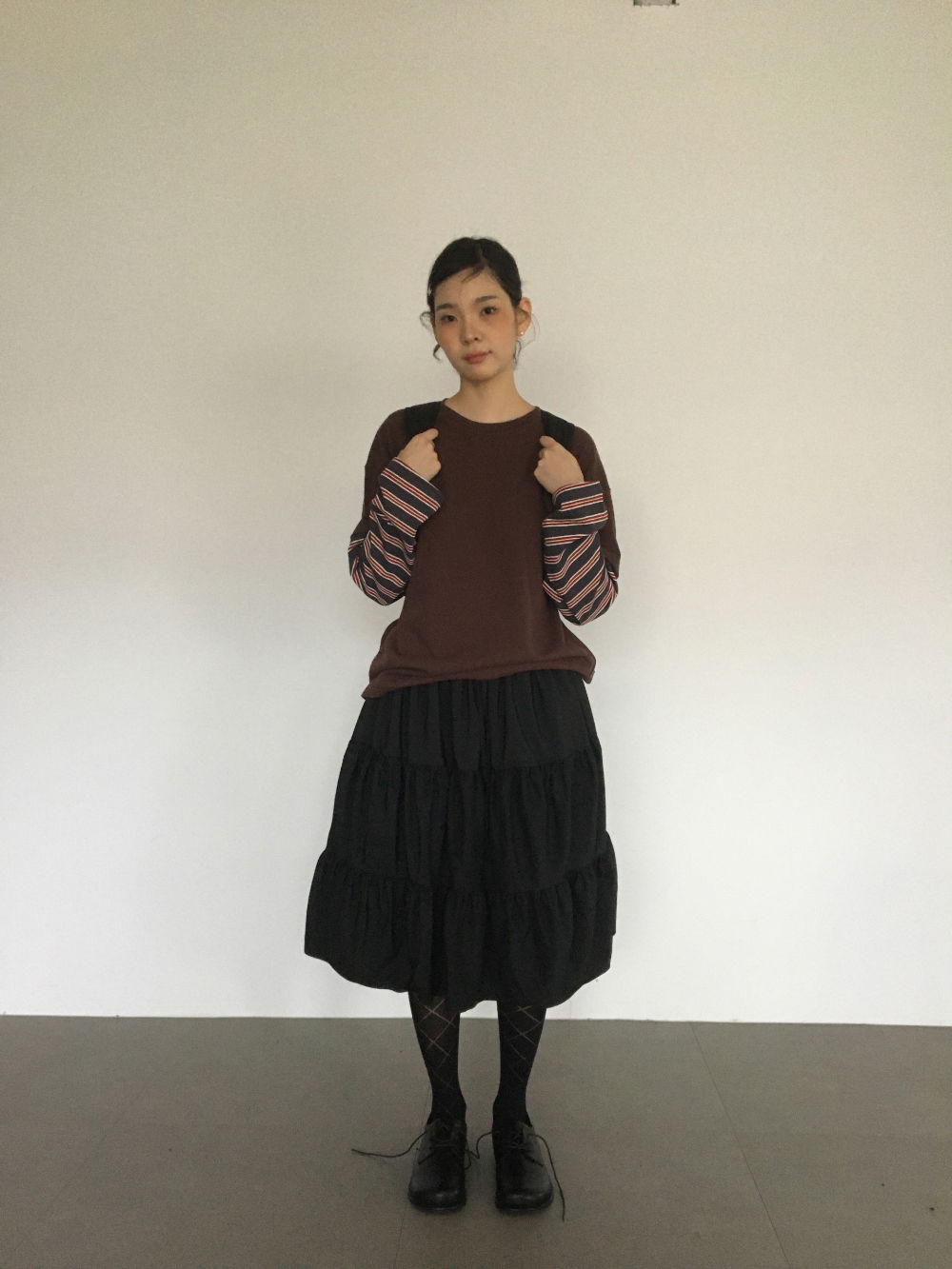 긴팔 티셔츠 모델 착용 이미지-S1L17