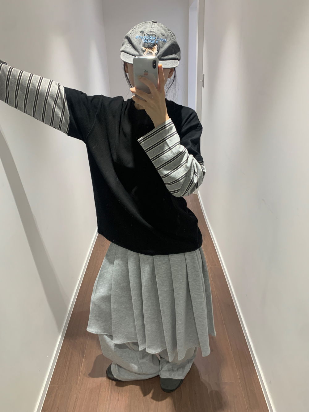 긴팔 티셔츠 모델 착용 이미지-S1L28