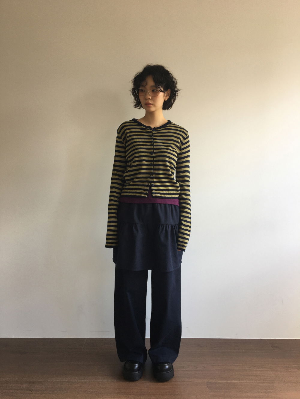 바지 모델 착용 이미지-S2L1