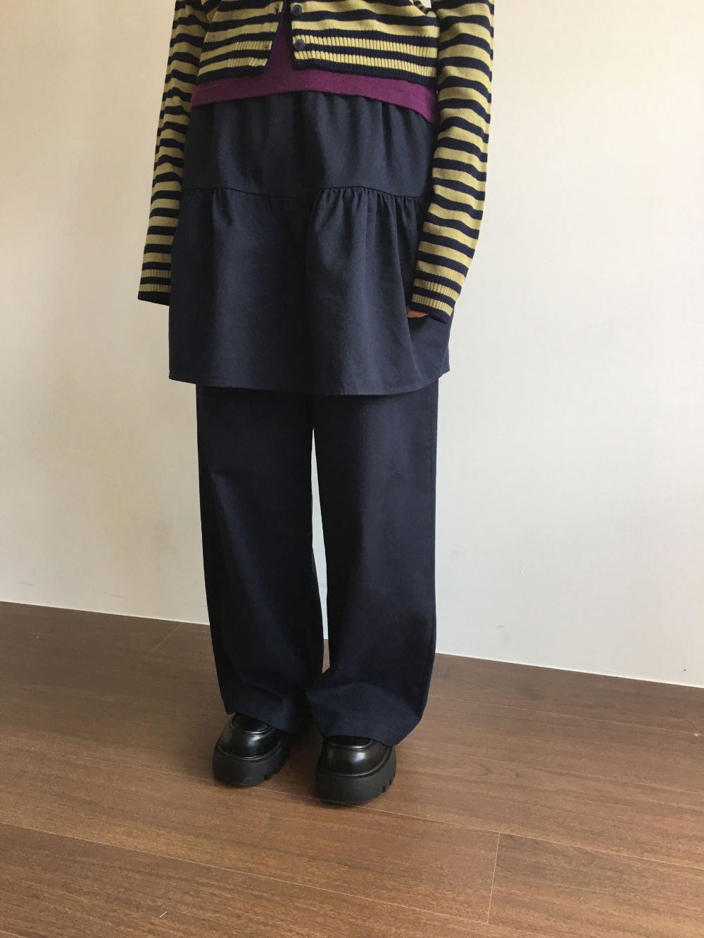 바지 모델 착용 이미지-S2L14