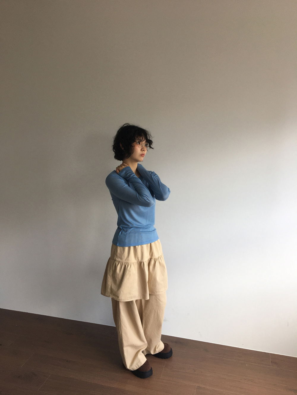 바지 모델 착용 이미지-S2L23