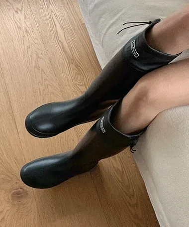 커네미 스트링 레터링 롱 레인부츠