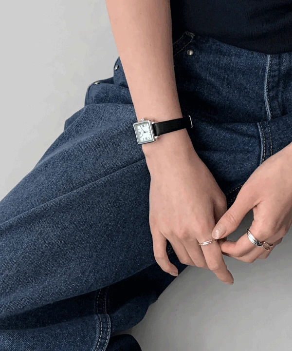 ブレンタスクエアレザー時計