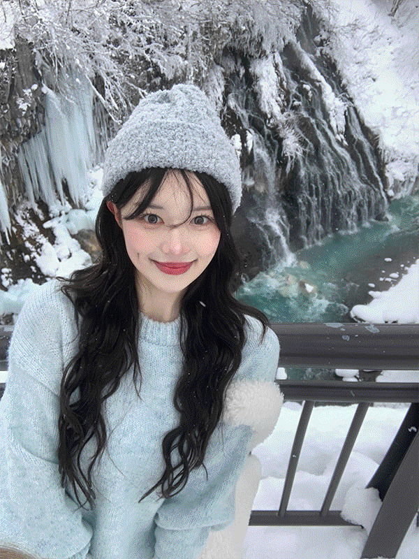 冰藍色舒適圓領羊毛針織上衣 (當日出貨)