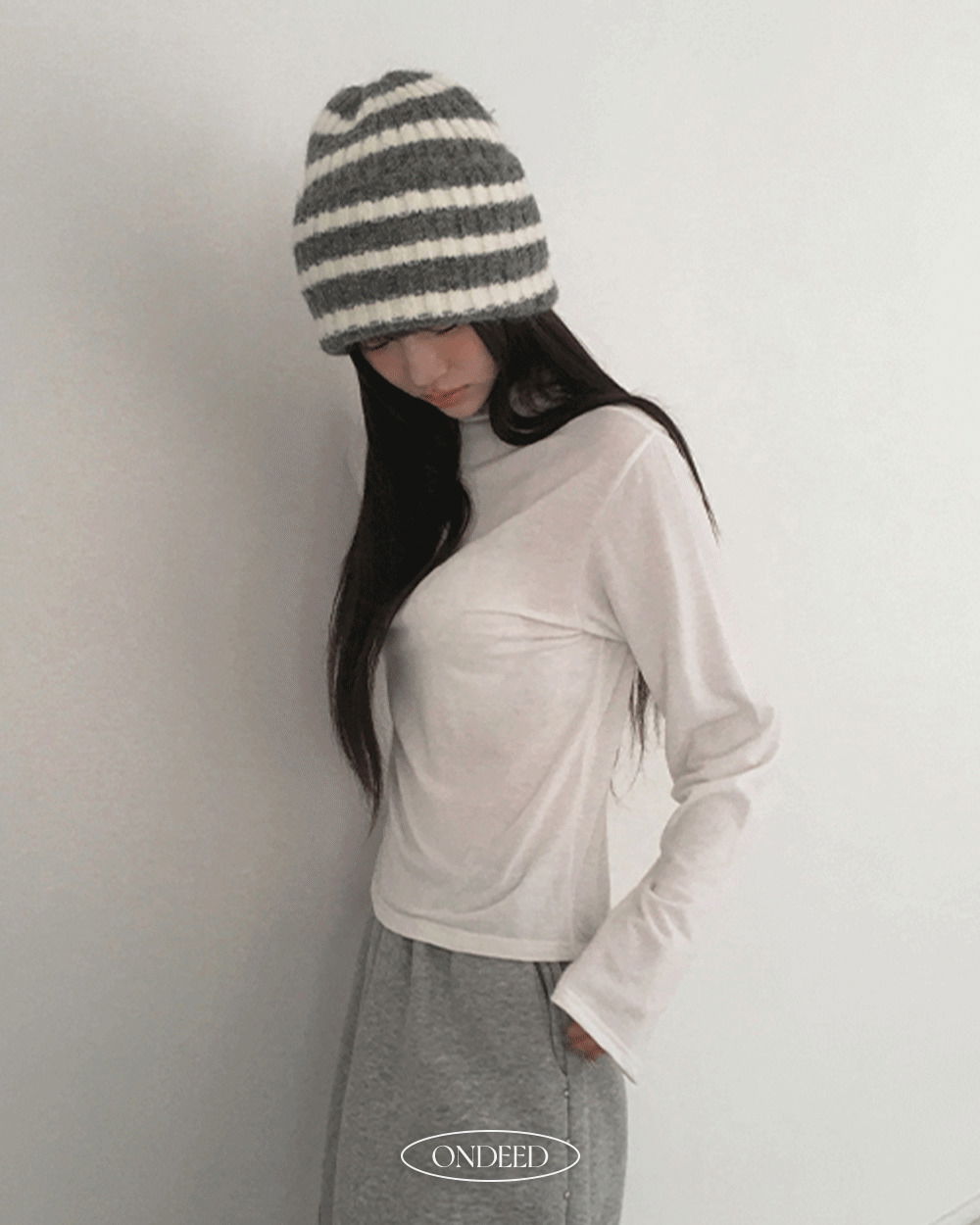 Raea Fleece-lined Loose Half-moon Turtleneck