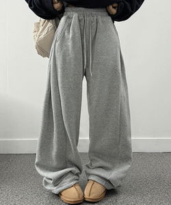 Cozy Fleece-lined wide training pants