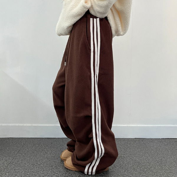 Wide fleece pants with three-line pin tucks and hem strings