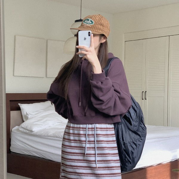 Onatsu Fleece-lined lettering crop hoodie