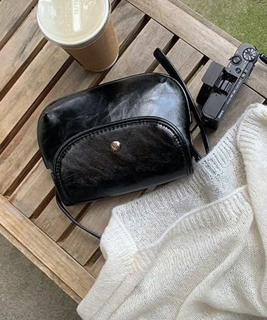 Mir One-Button Mini Leather Shoulder Bag 肩背包