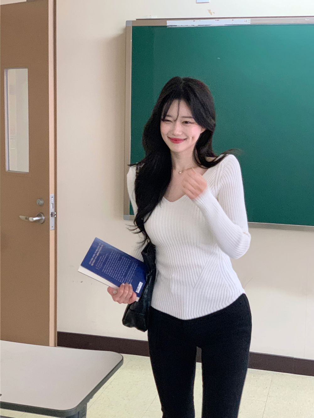 악세사리 모델 착용 이미지-S21L23