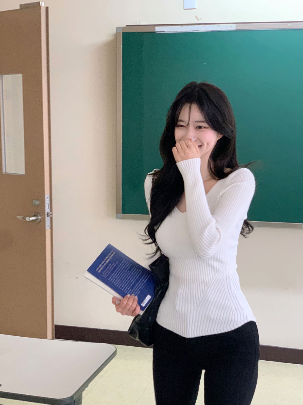 악세사리 모델 착용 이미지-S21L22