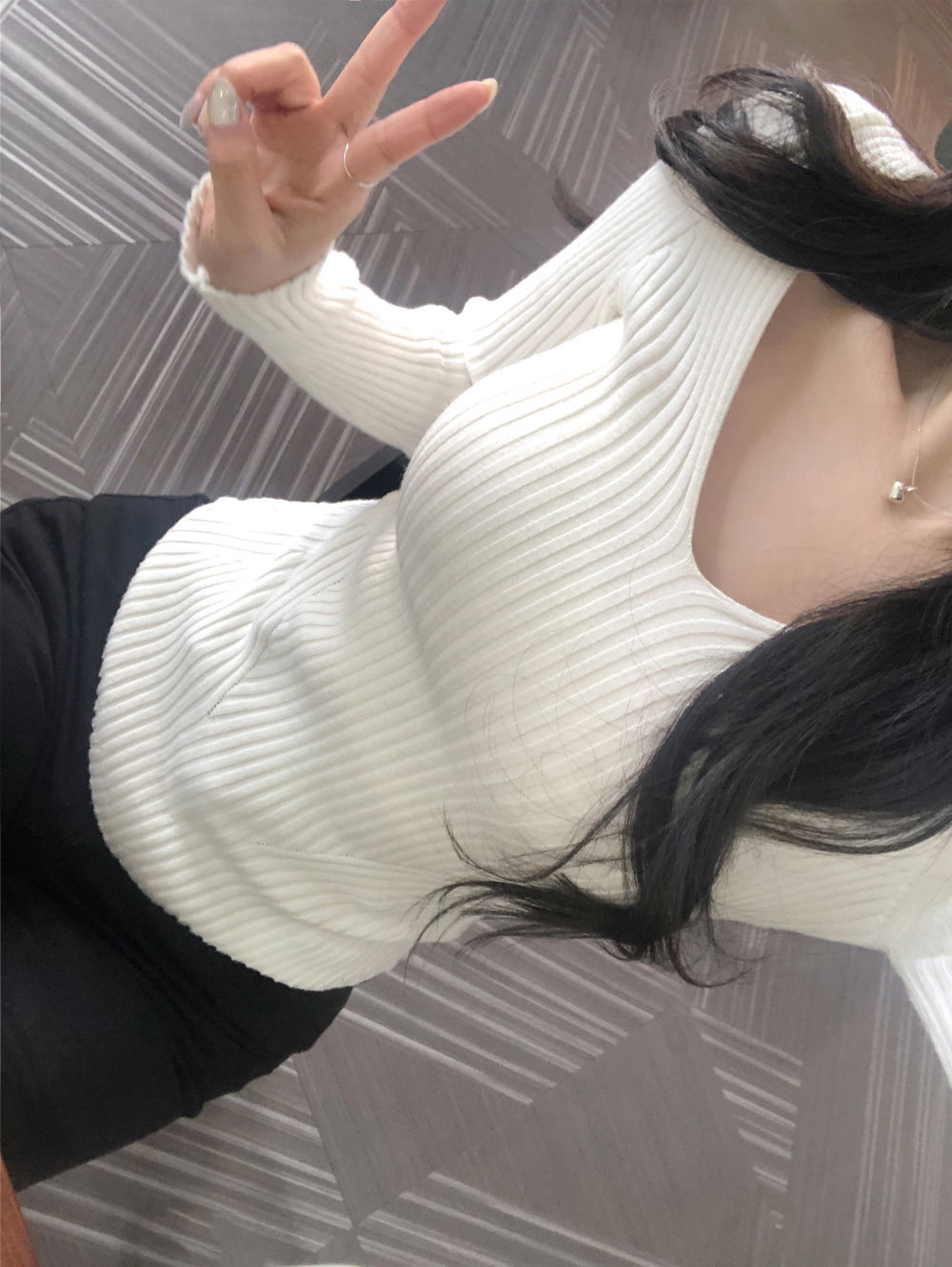 악세사리 모델 착용 이미지-S19L7