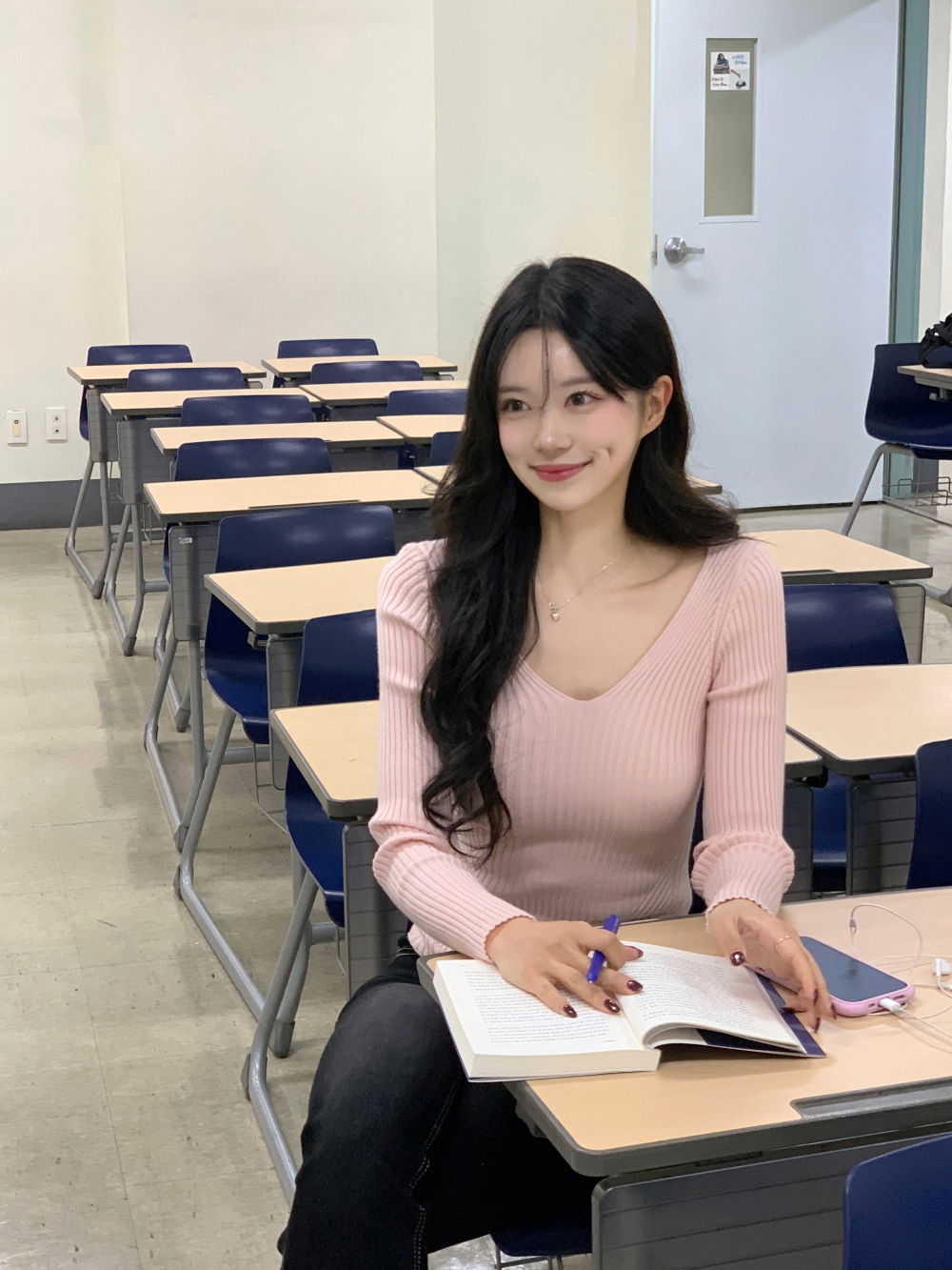 악세사리 모델 착용 이미지-S12L6