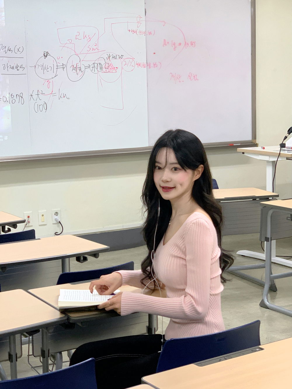 악세사리 모델 착용 이미지-S12L9