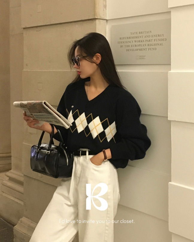 Ambassador Argyle V-neck knit