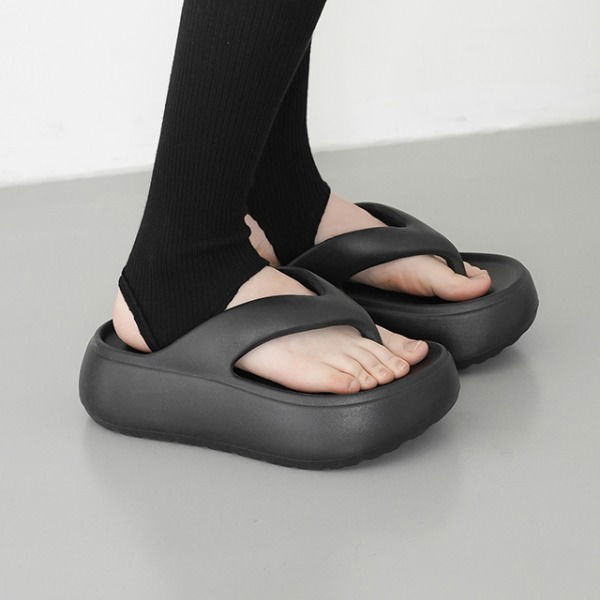 科技感厚底夾腳拖鞋