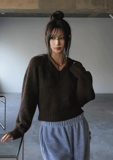 리브론 모헤어 브이넥 니트