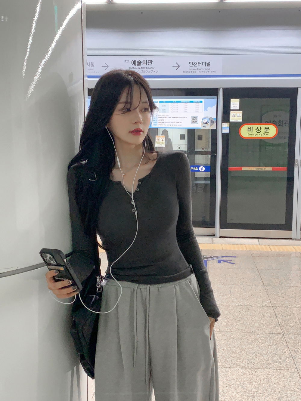 악세사리 모델 착용 이미지-S4L2