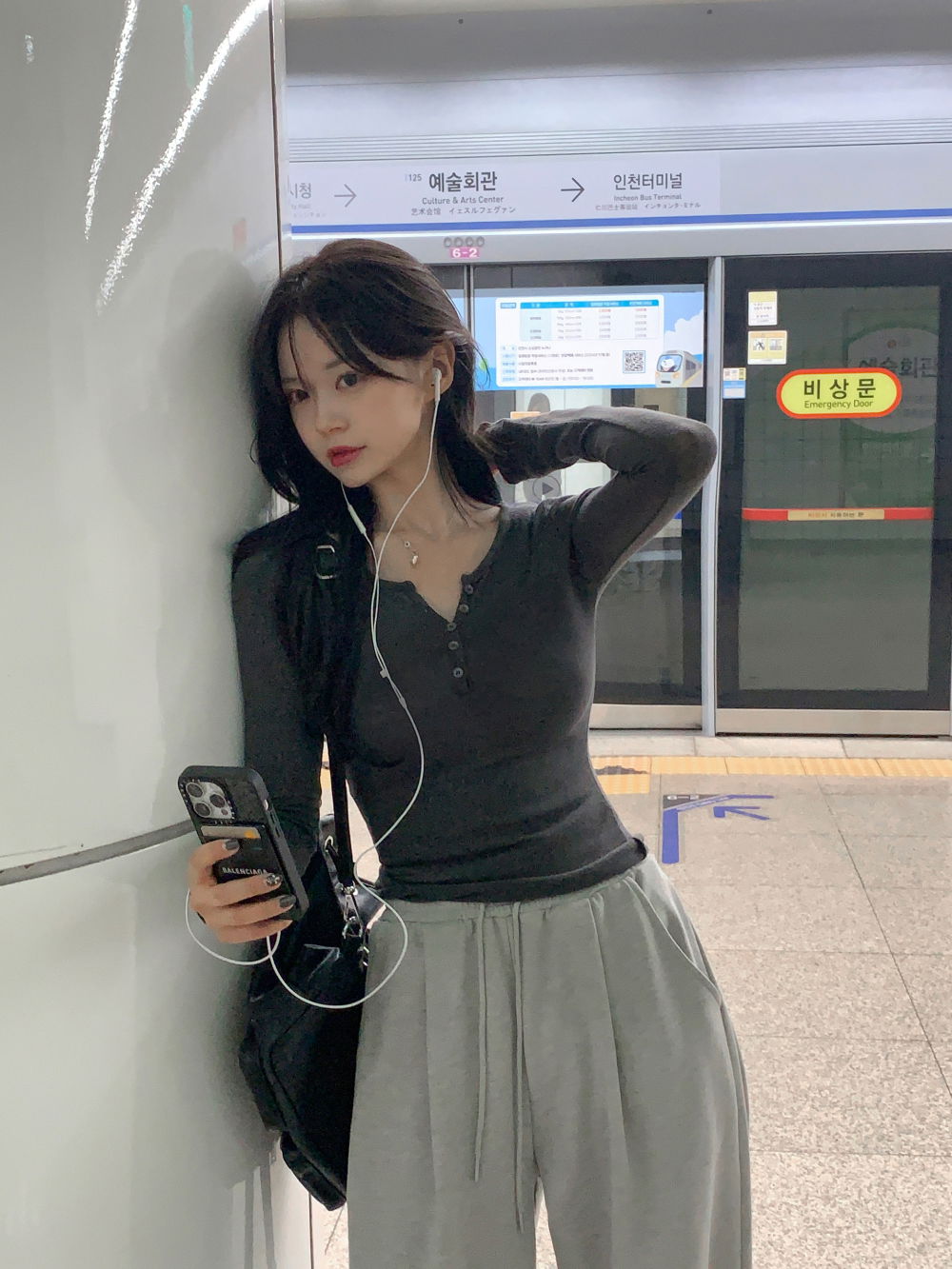 악세사리 모델 착용 이미지-S4L4