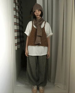 捲邊U領絨毛針織背心