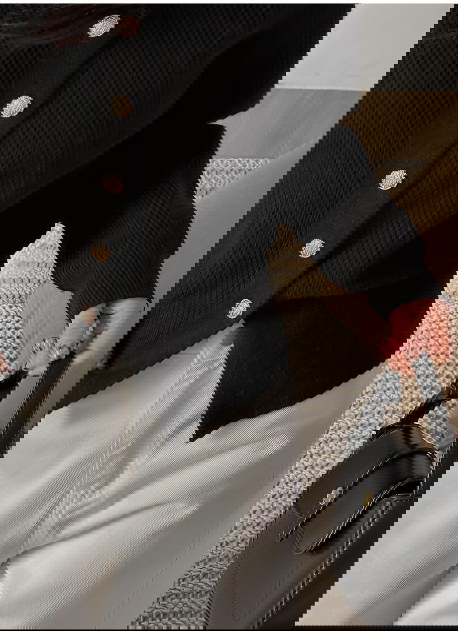 리리앤코 이렌뷰디 금장단추 니트 가디건