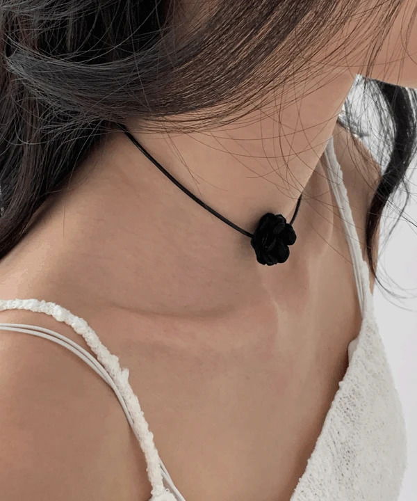Rummings Flower Choker Necklace