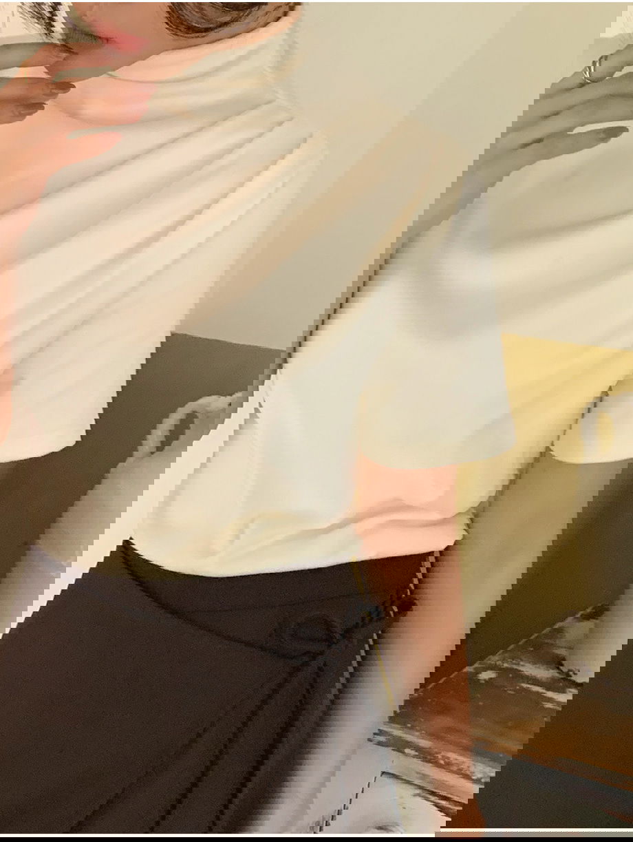 리리앤코 페유브디 스판 기모 핀턱 폴라 티셔츠