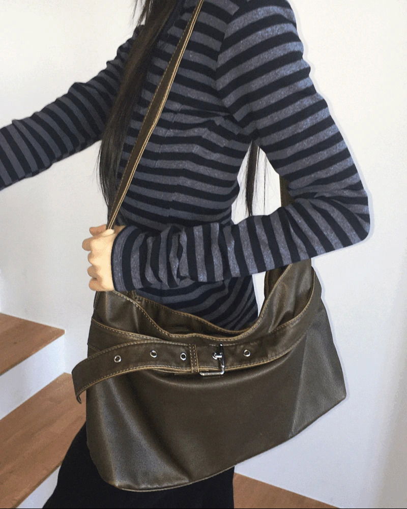 Gentic Faded Leather Belt Buckle Cross Shoulder Bag 肩背包