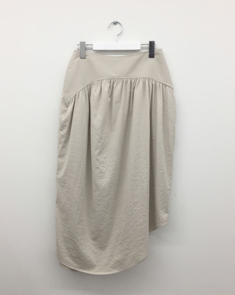 치마 크림 색상 이미지-S1L20