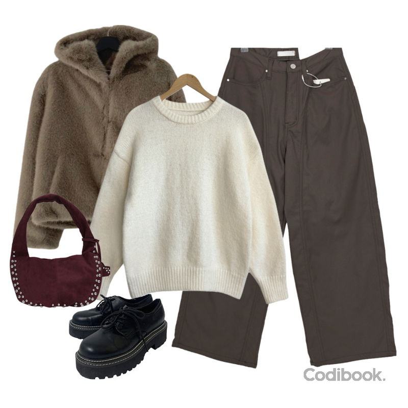 anyonemore 옥스포드 스티치 통굽 로퍼,binary01 웨든 스터드 호보백,creamsugar 솜사탕 모헤어 오버핏 니트등을 매치한 코디