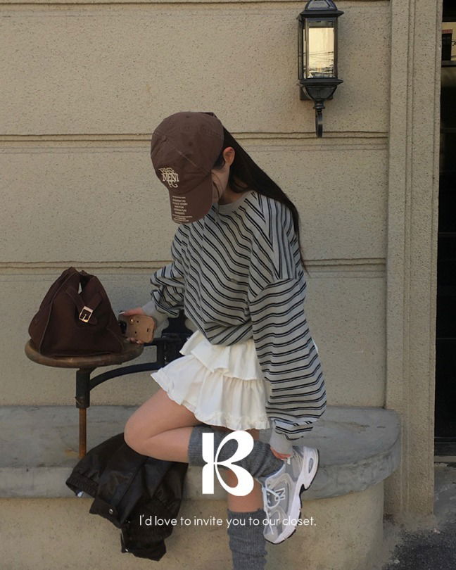 헤이트 스트라이프 라운드 맨투맨