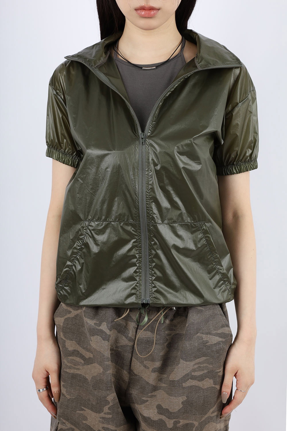 반팔 티셔츠 모델 착용 이미지-S1L3