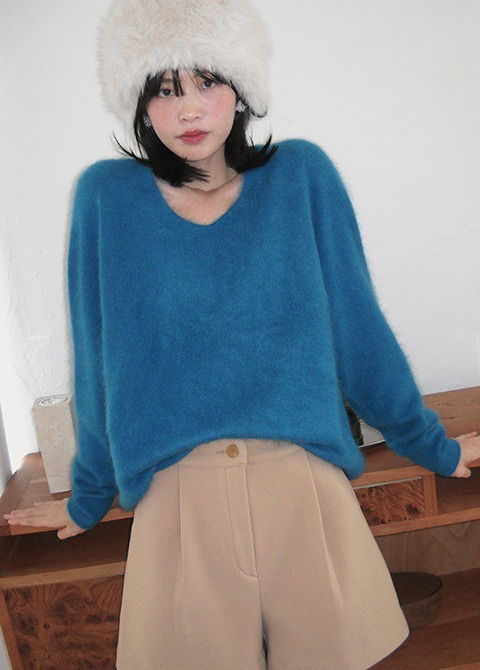 홀가먼트 헤어리 브이넥 니트