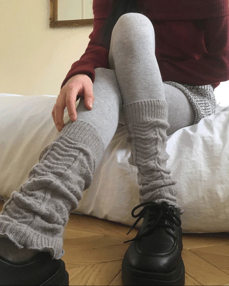 灰色麻花編織電纜捲邊襪套