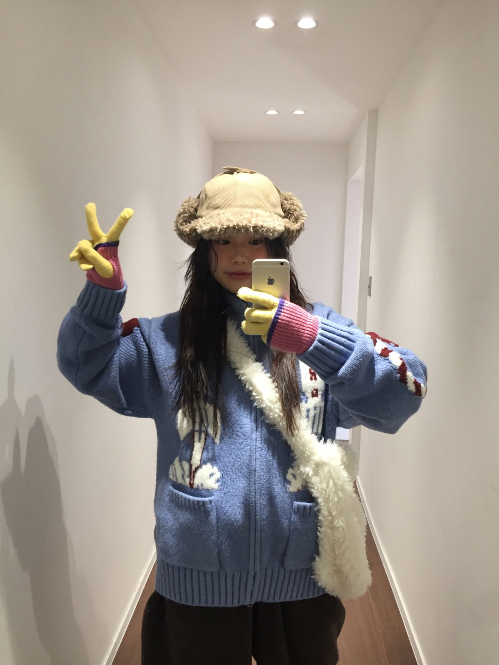 가방 모델 착용 이미지-S1L15