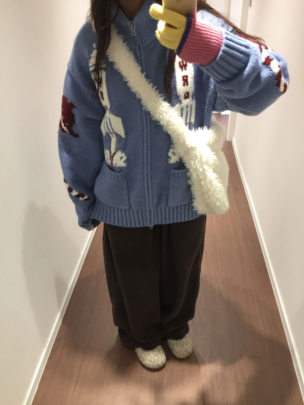 가방 모델 착용 이미지-S1L19