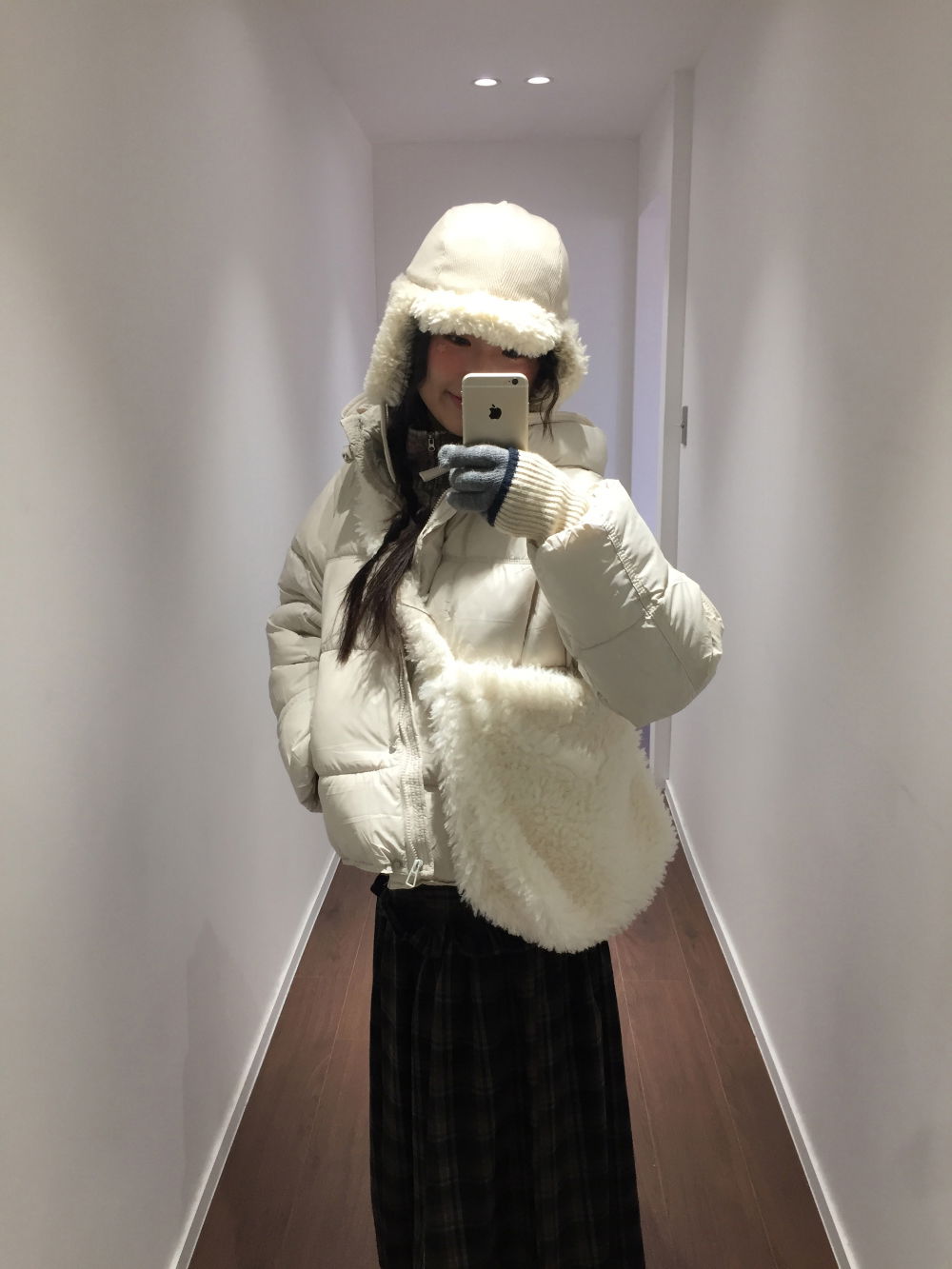 가방 모델 착용 이미지-S2L3