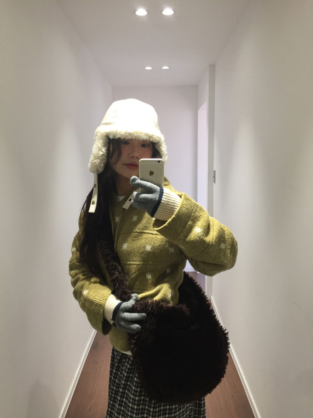 가방 모델 착용 이미지-S2L27