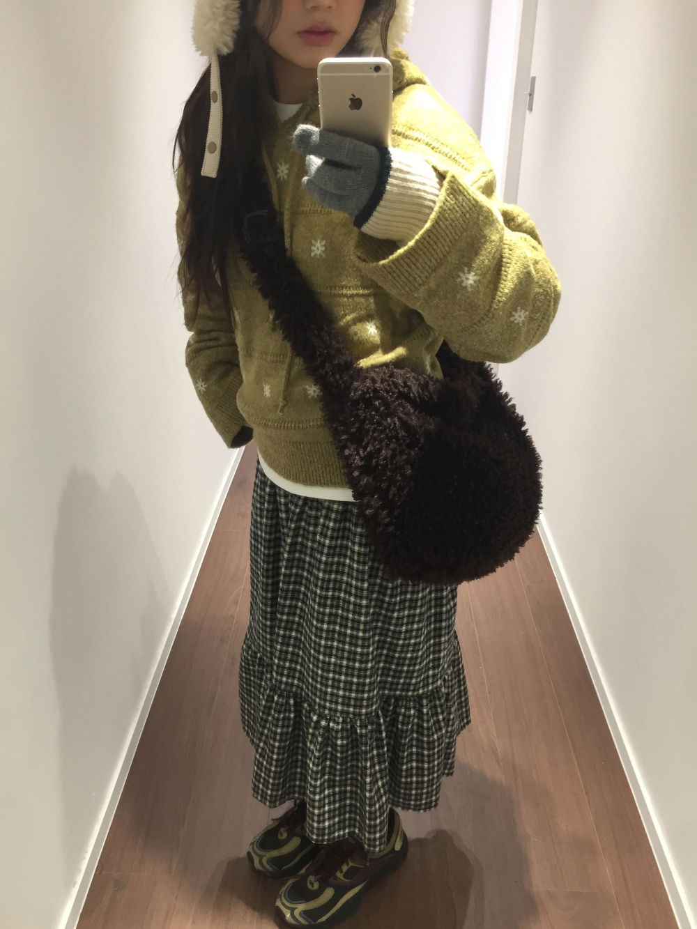 가방 모델 착용 이미지-S2L28