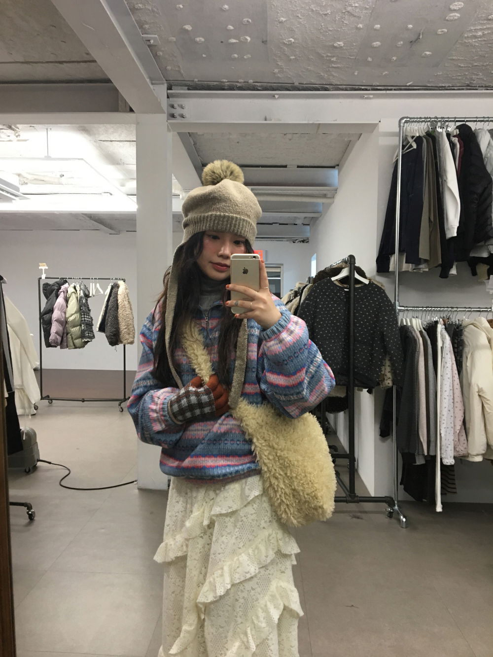 가방 모델 착용 이미지-S2L18