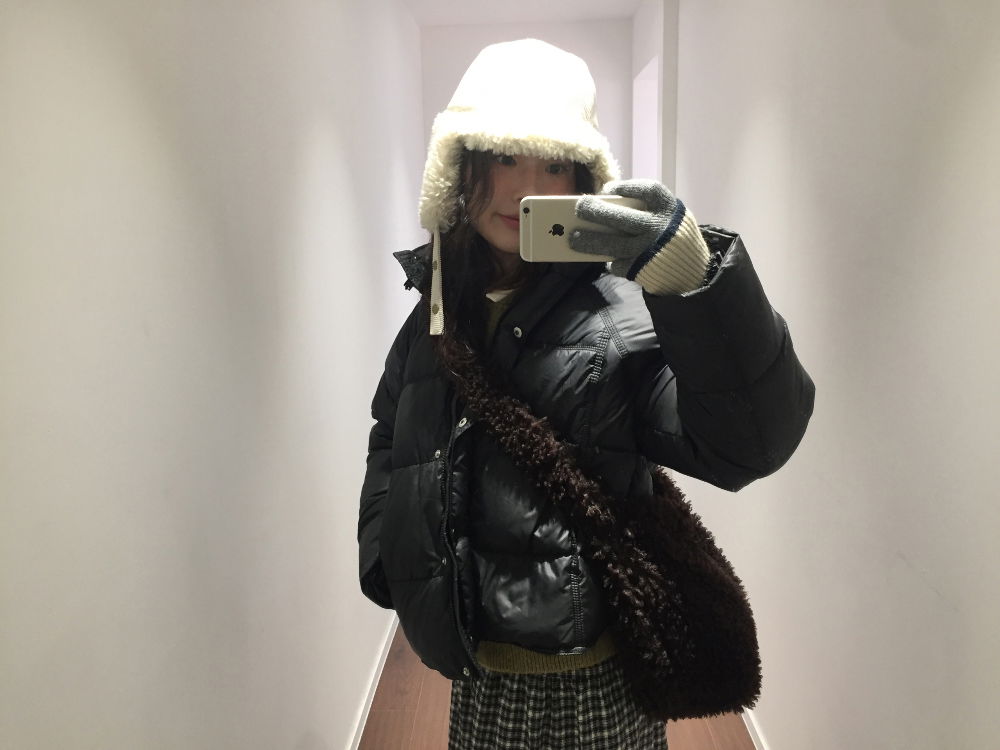 가방 모델 착용 이미지-S2L31