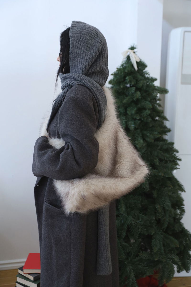 Easel Winter Fur Crossbody Bag 肩背包