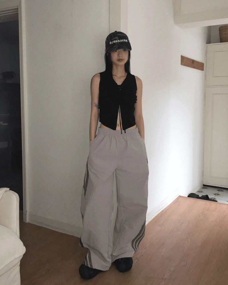 Nylon two-way wide pants with diagonal track