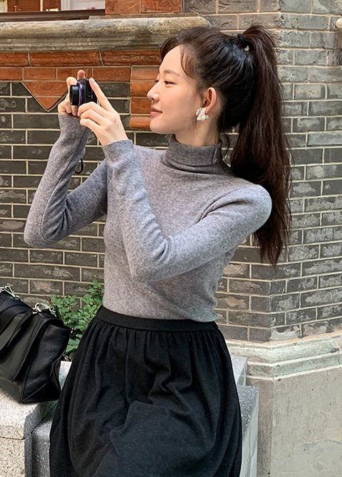 팔레트 슬림 터틀넥 니트