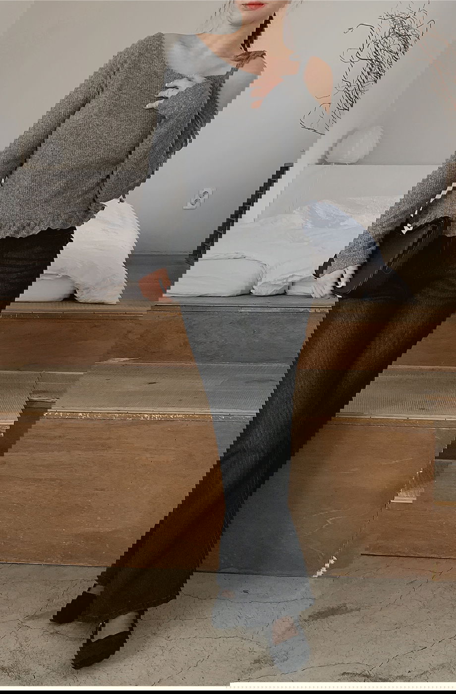 리리앤코 그렌디브 겉기모 원 숄더 프릴 리본 티셔츠