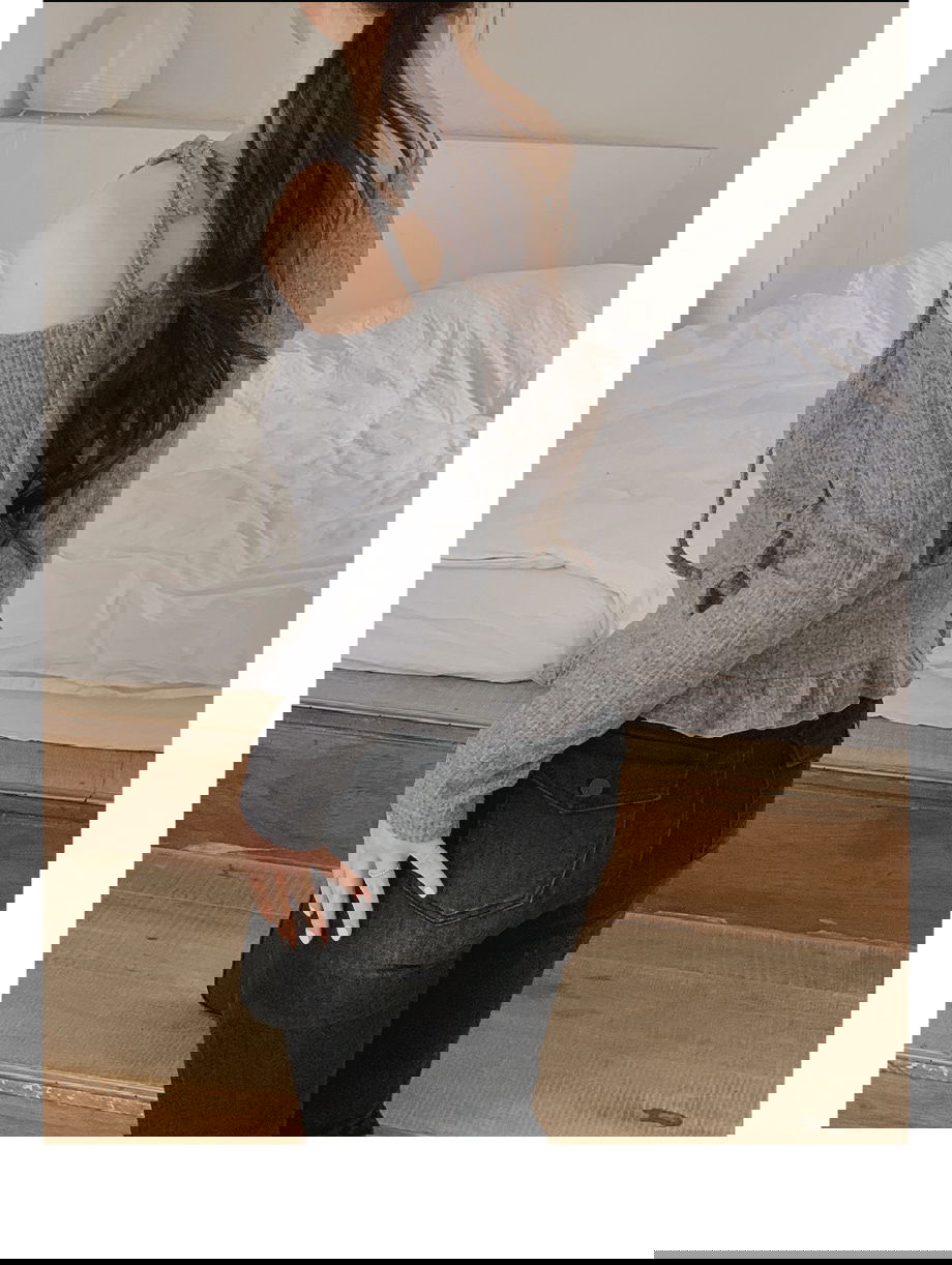 리리앤코 그렌디브 겉기모 원 숄더 프릴 리본 티셔츠