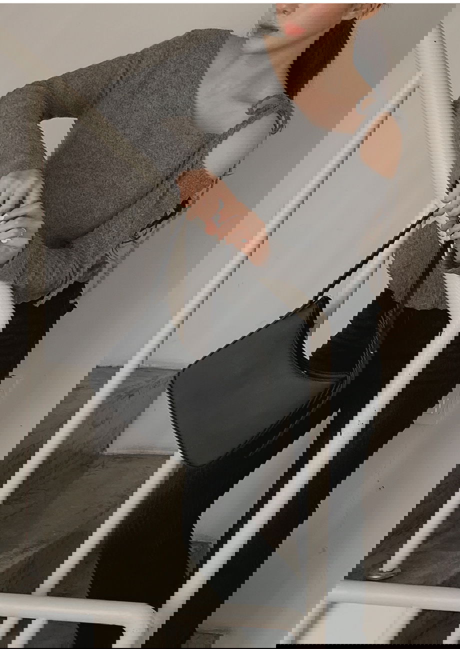 리리앤코 그렌디브 겉기모 원 숄더 프릴 리본 티셔츠