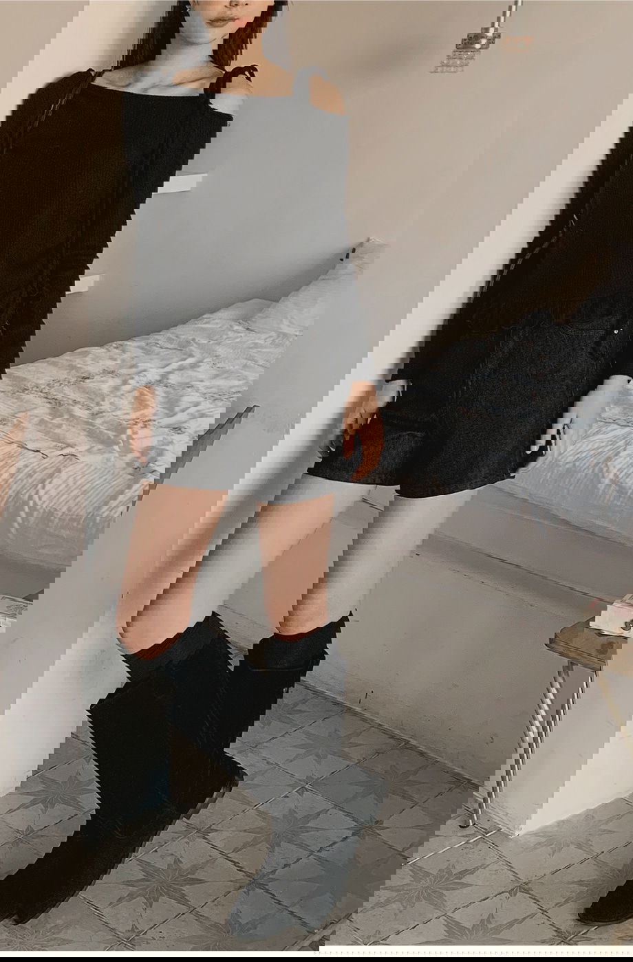 리리앤코 그렌디브 겉기모 원 숄더 프릴 리본 티셔츠