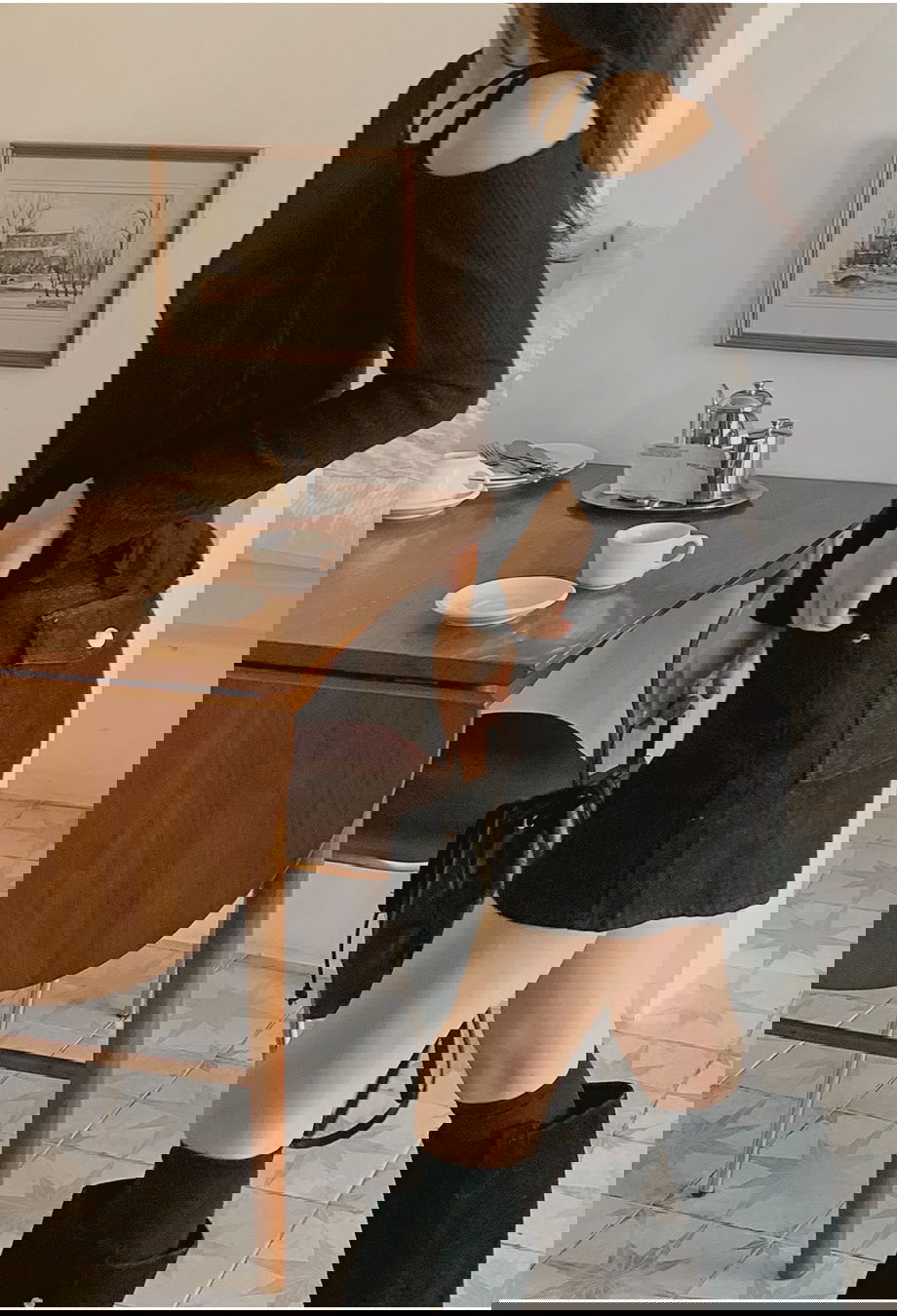 리리앤코 그렌디브 겉기모 원 숄더 프릴 리본 티셔츠